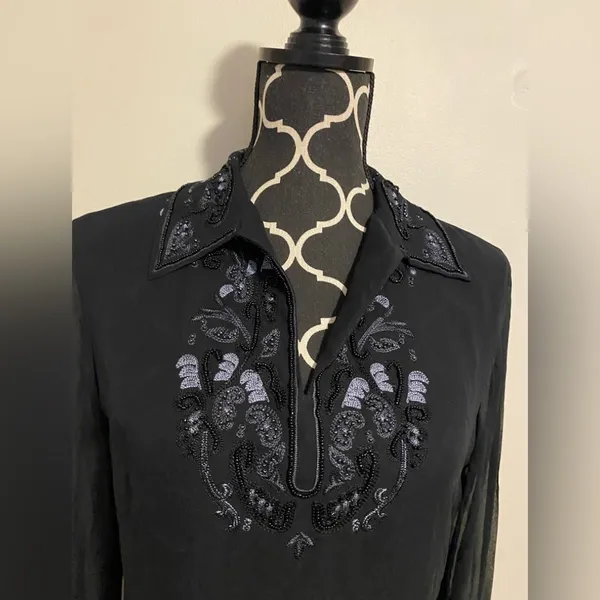 EUC Clio Black Floral Embroidered & Beaded V Neck Blouse size 4 - Image 2
