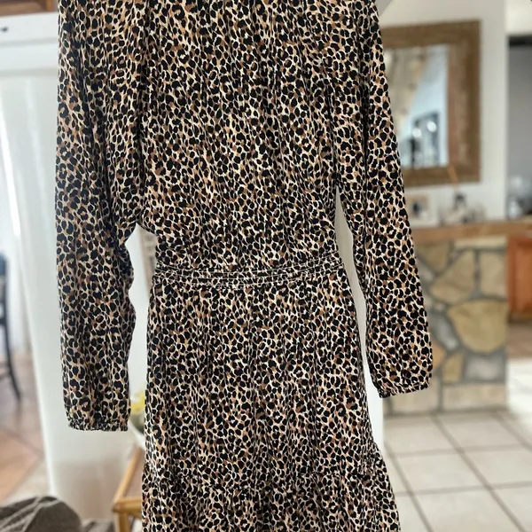 OLD NAVY LEOPARD PRINT DRESS WITH LONG SLEEVES size L - Image 3