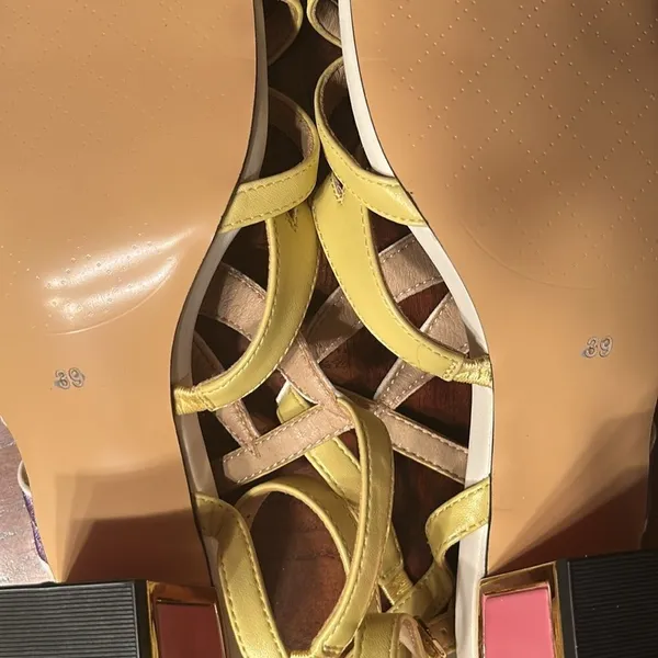 EXE LUISA Block Heel Sandals(Size 39) Yellow - Image 7