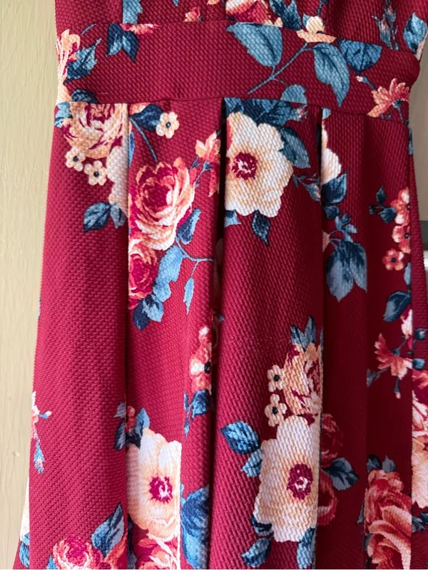 Haute Monde Burgundy Floral V-Neck Midi Dress - Image 2