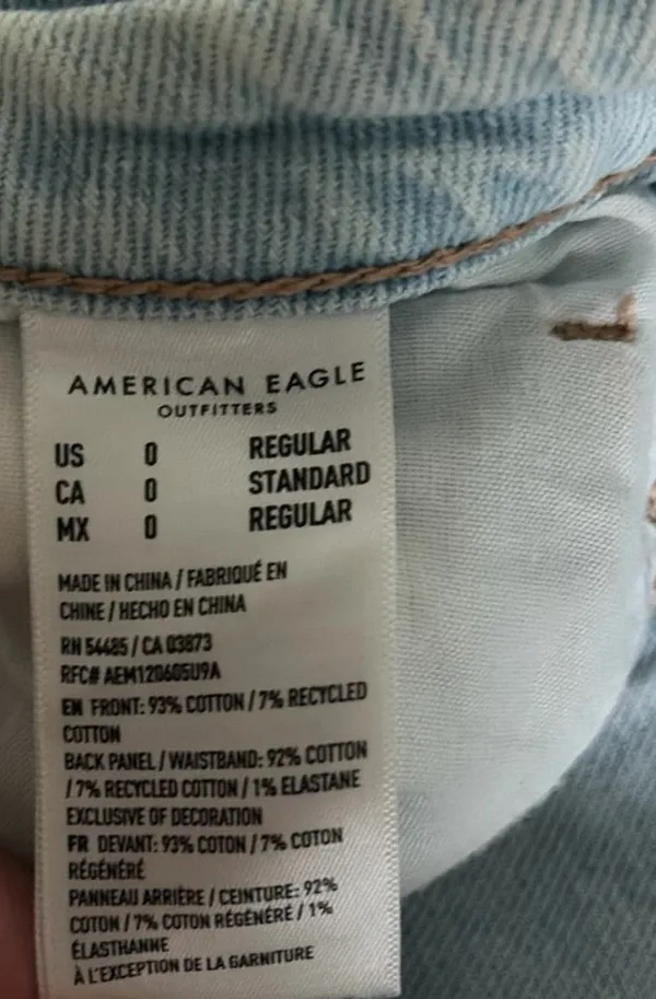 Light Wash American Eagle Mom Jeans  - Image 3