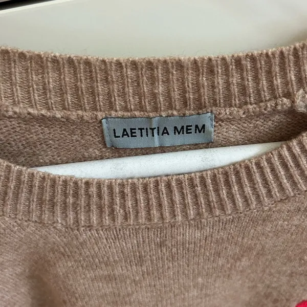 Brown crewneck sweater with red heart size small - Image 2