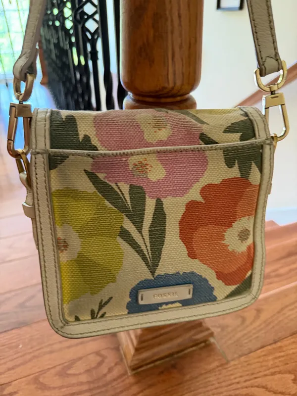 Fossil Floral leather Crossbody Bag. - Image 7