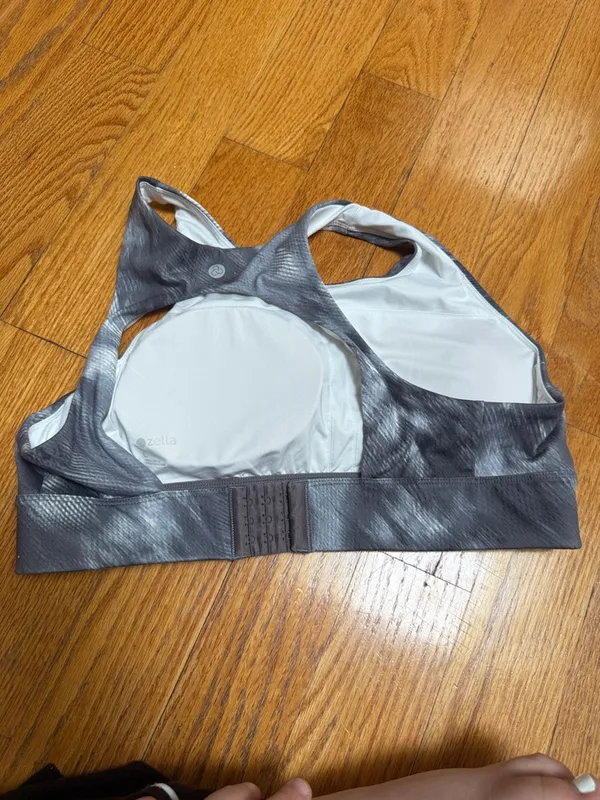 ☀️Zella High-Neck Sports Bra in Gray Tie-Dye - Image 4