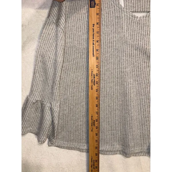 Ces Femme Grey Ribbed Knit V-Neck Sweater Bell Sleeve Lattice Back Top‎ - Image 4