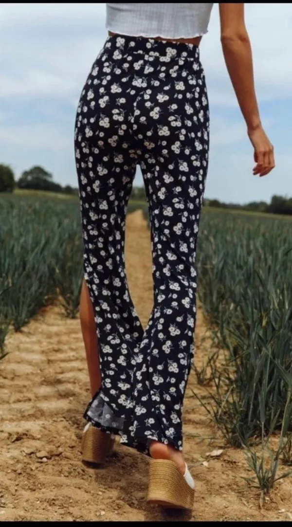 Boutique NEW Wild Child Daisy Flares - Image 3