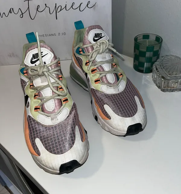 Nike Women’s Air Max 270 React - Image 2