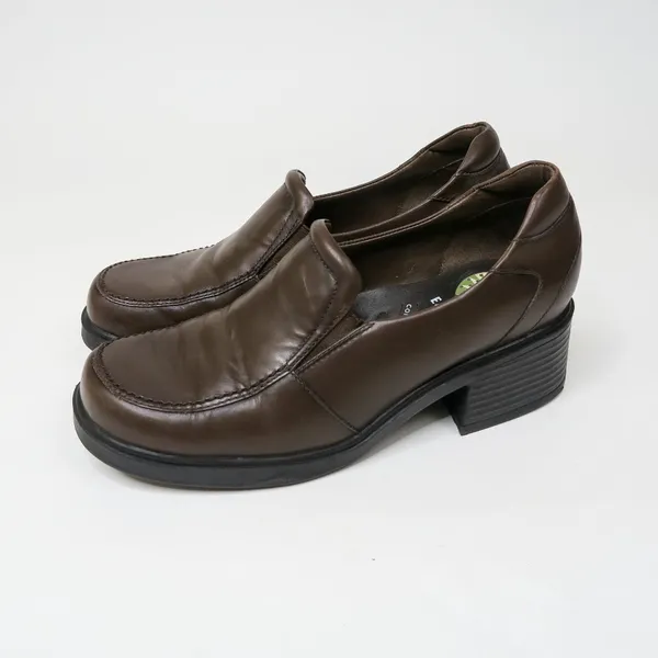 Vintage 90s Earth Harmony Brown Leather Heeled Loafers - Image 3
