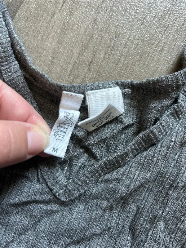 Tilly's Gray Ribbed V-Neck Cropped Cami - Image 2