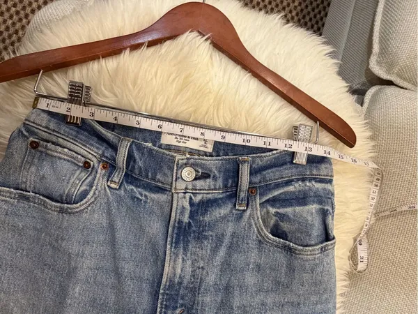 Abercrombie & Fitch The '80s Mom High Rise Jeans Light Washed Denim 27 Short - Image 6