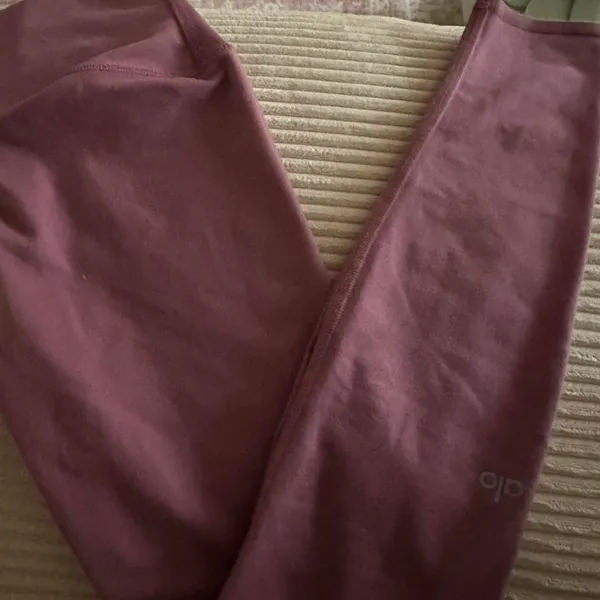 Alo Yoga Leggings - Image 3