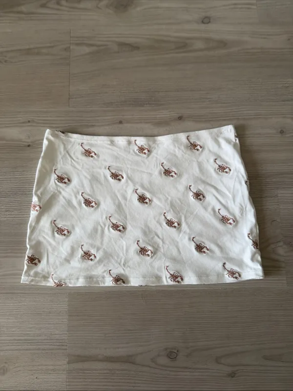 Classic Cream Mini Skirt with scorpion Embroidery - Image 4