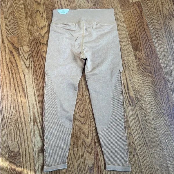 AERIE off-line 7/8 mustard colored leggings - Image 3