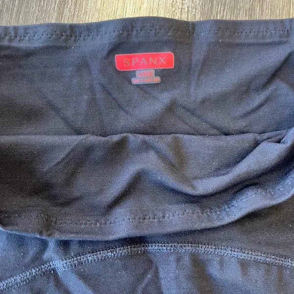 Spanx shapewear shorts.  Size Large - Image 3