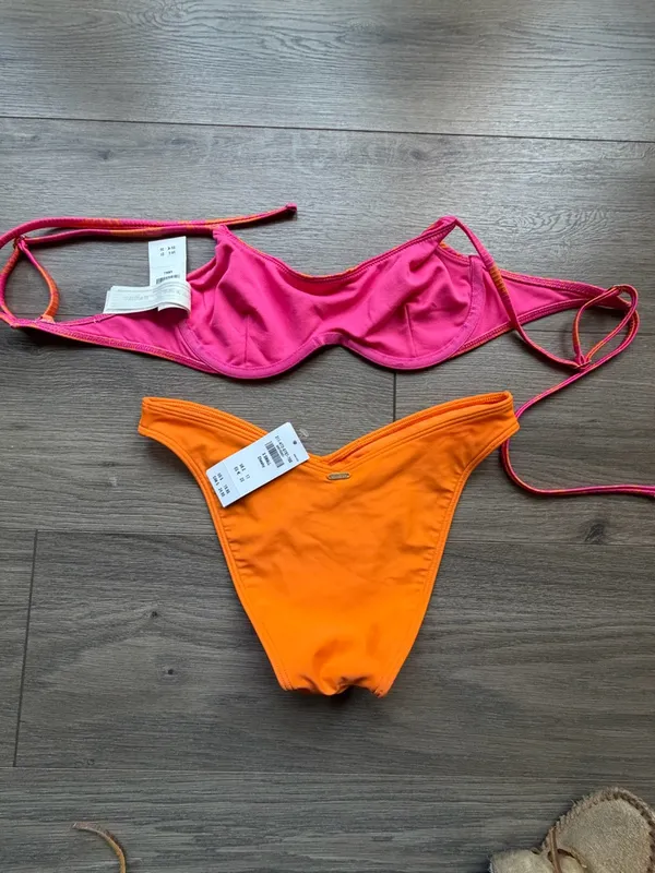 Hollister Two-Piece Swim Bikini Set in Pink/Orange Top Small/ Bottom X-Small - Image 5