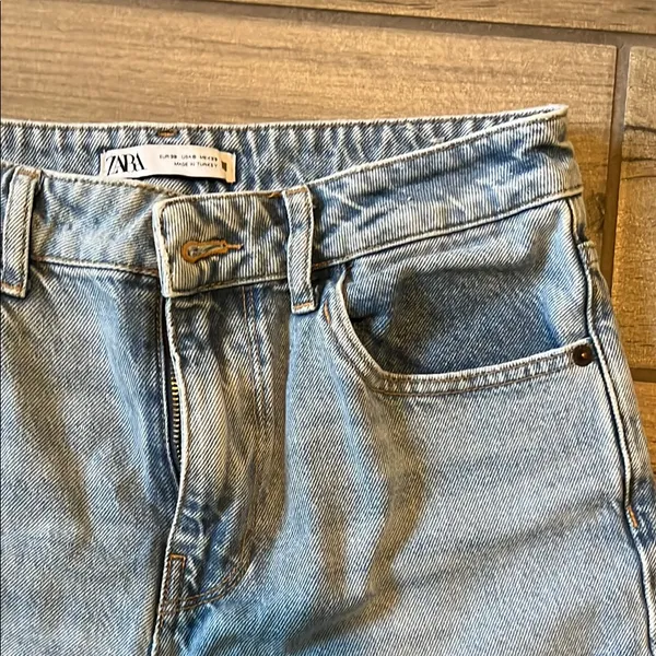 Zara Blue Straight Leg Denim with Vintage Appeal - Image 6