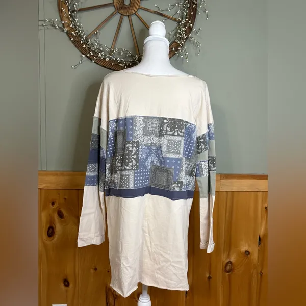 Oli & Hali Blue and Cream Patchwork Long Sleeve High/Low Top size Small - Image 6