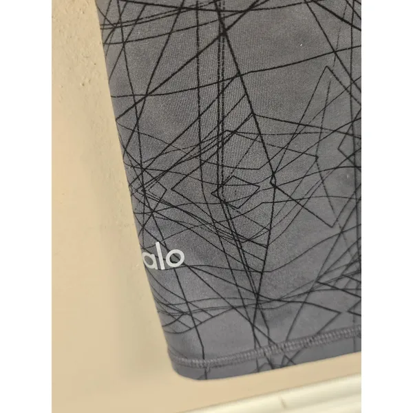 Alo Yoga Womens Gray Black Geometric Print Capri Leggings Medium - Image 3