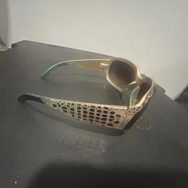 Stylish Green and Brown Gradient Sunglasses - Image 7