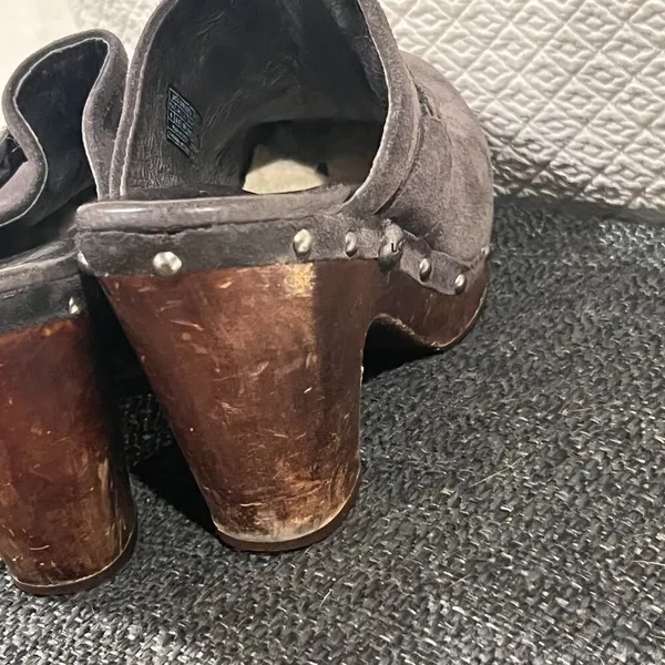 UGG Kaylee Grey Suede Mule Slip On Wooden Clogs Stud Heels Women’s Size 8 - Image 9