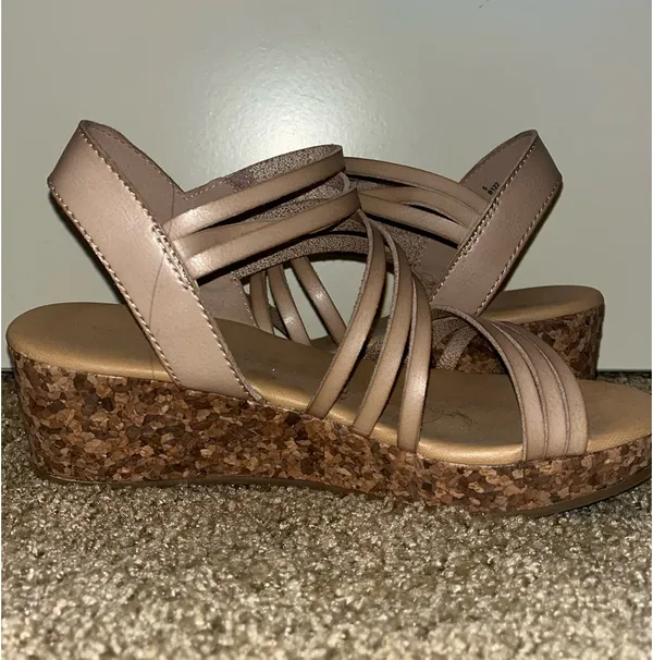 Blowfish Tan Wedge Sandals - Image 2
