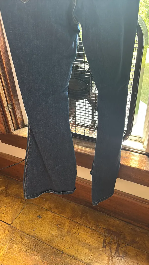 Hollister Jeans Bell Bottom Flare - Image 4