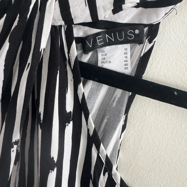 VENUS Black and White Keyhole Halter Blouse - Image 3