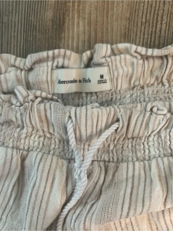 Abercrombie & Fitch Cream with beige/tan Striped High-Waist Women's Shorts - Image 3