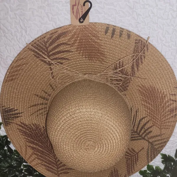 Wide-brimmed beach or field hat. Made mainly of straw. - Image 3