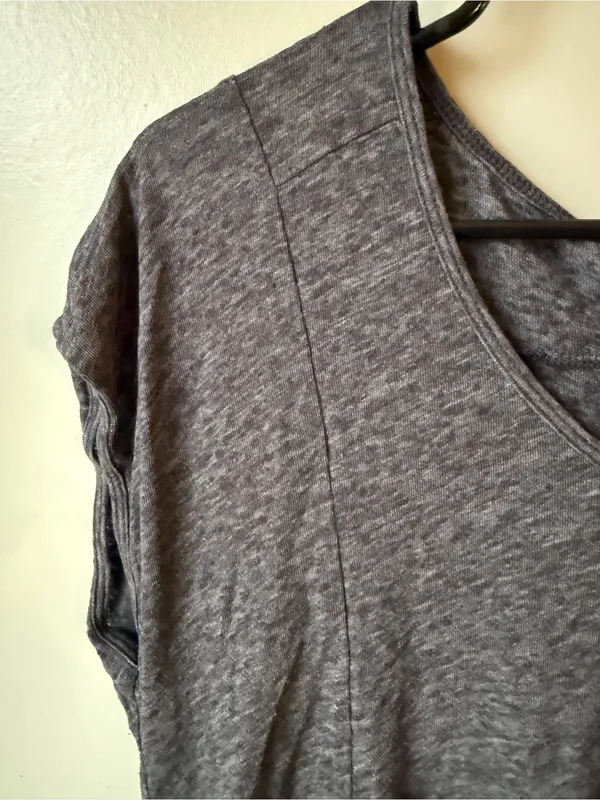 American Eagle Outfitters Charcoal Gray Scoop Neck Top Size Medium - Image 3