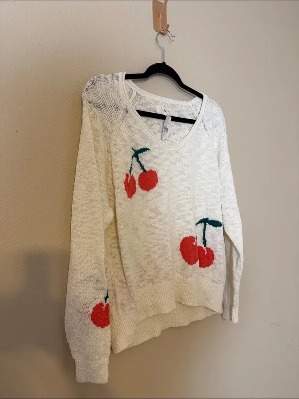 Lou‎ & Grey Cherry Sweater Size Medium NWT - Image 4
