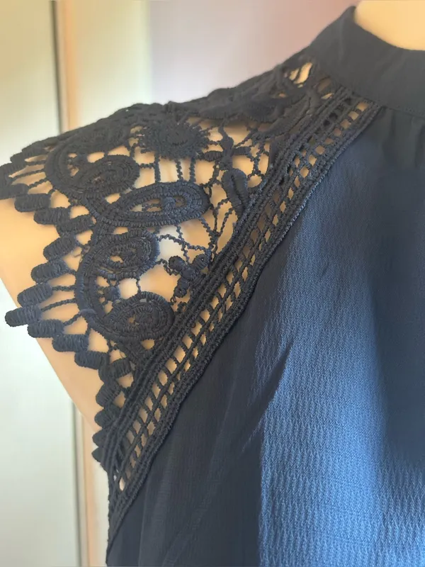 E & M Mock Neck Lace-Shoulder Camisole - Slate Blue Cut Out Back Sz 6 - Image 2