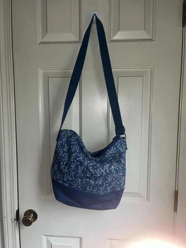 Lands' End Blue Canvas Floral Print Shoulder Crossbody Bag - Image 4