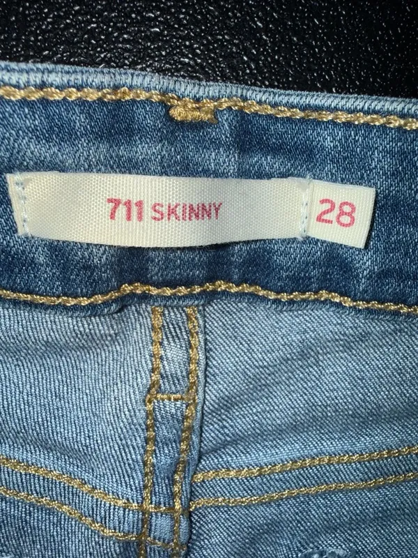 Levi's 711 Skinny Jeans Size 28 - Image 2