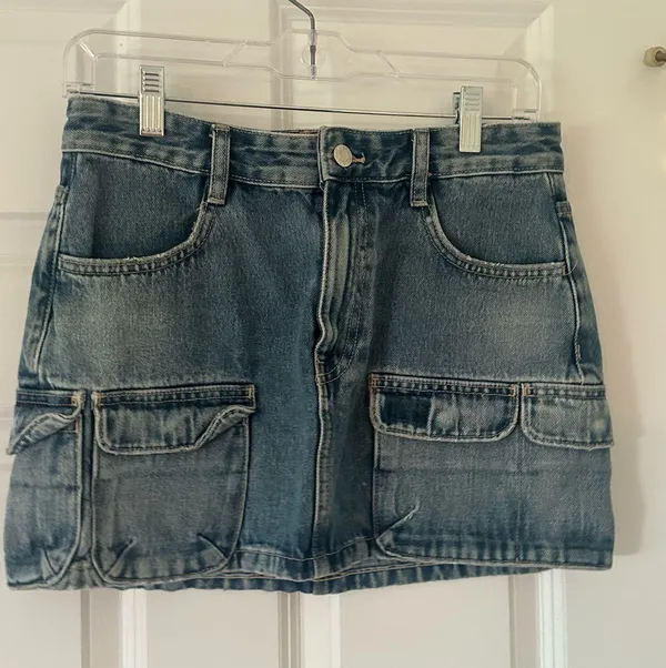 Zara mid rise denim cargo skirt - Image 2