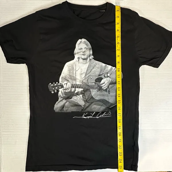 Kurt Cobain Unplugged Live W/ Guitar Signature Black‎ T-shirt Size Small - Image 3