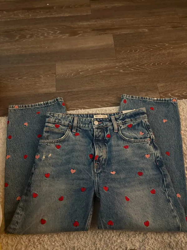 NWT Free People Heart Deep Trance Embroidered Dropped Boyfriend Jeans. Size 26 - Image 4