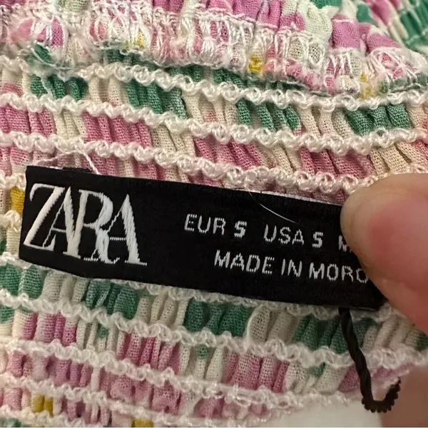 Zara Pink Floral‎ Smocked Cropped Top Size Small - Image 4
