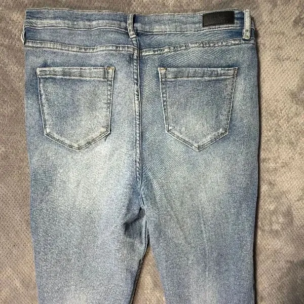 Nicole Miller SoHo High Rise Ankle Skinny Medium Wash Distressed Size 12 #1200 - Image 9