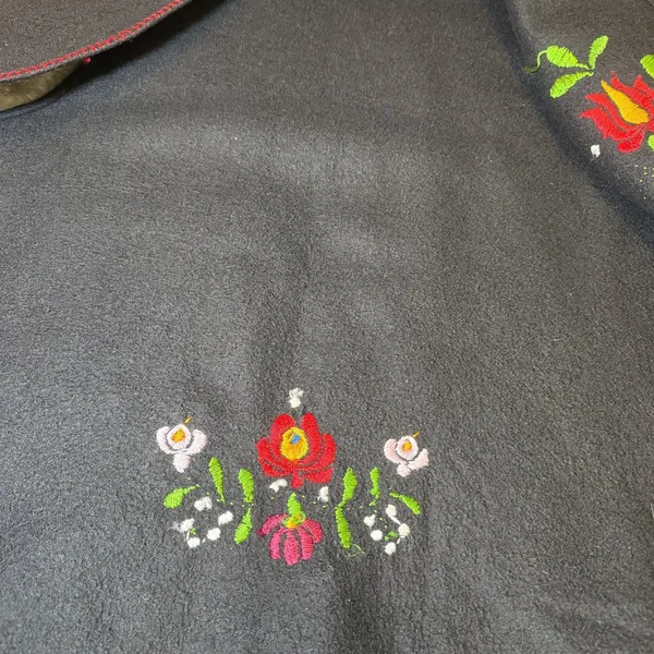 Vintage Women's Size Large Black Felt Vest Floral Embroidered Folk Art Boho - Image 12
