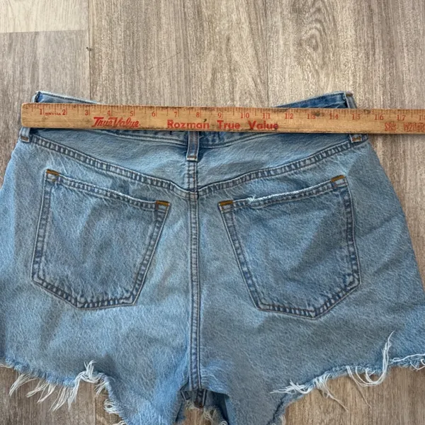 Abercrombie & Fitch Curve Love The Baggy Low Rise Distressed Denim Shorts 28 6 - Image 5