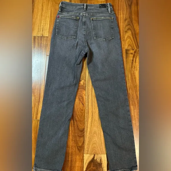 BDG Girlfriend Highrise Straight Leg Jeans - An Urban Outfitters Brand - Image 6