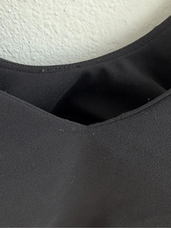 Lululemon Black Cropped Tank Top Size 4 Scoop Neck Workout Yoga - Image 3