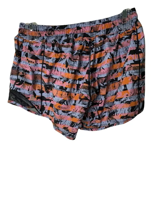 Lululemon Hotty Hot Short II Long 4" Inversion shorts women's size 6 Tall - Image 3
