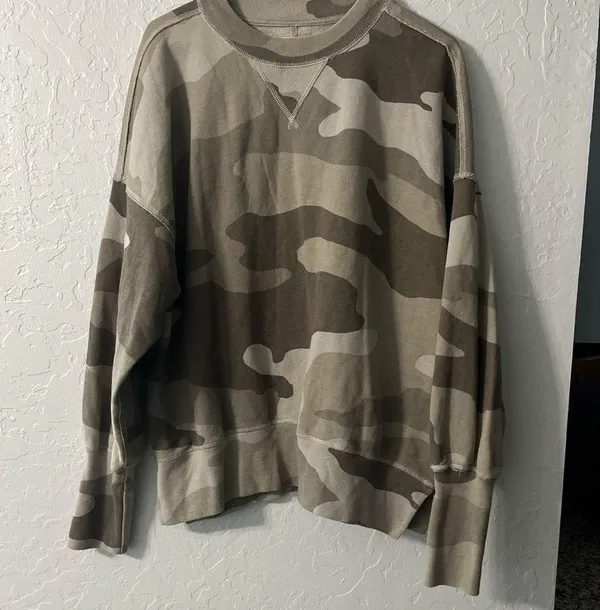 Abercrombie & Fitch Camouflage Crewneck Sweater - Image 6