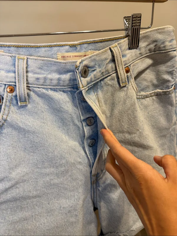 Levi’s light Wash Denim Women’s Shorts Classic High-Rise - Size 29 - Image 2