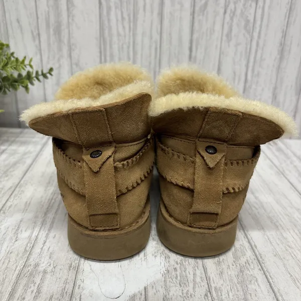 Womens Size 8.5 Ugg McKay Boots - Image 4