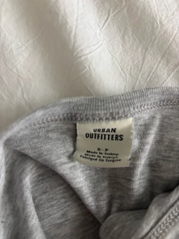 BDG Urban Outfitters NYC Baby Tee - Image 4
