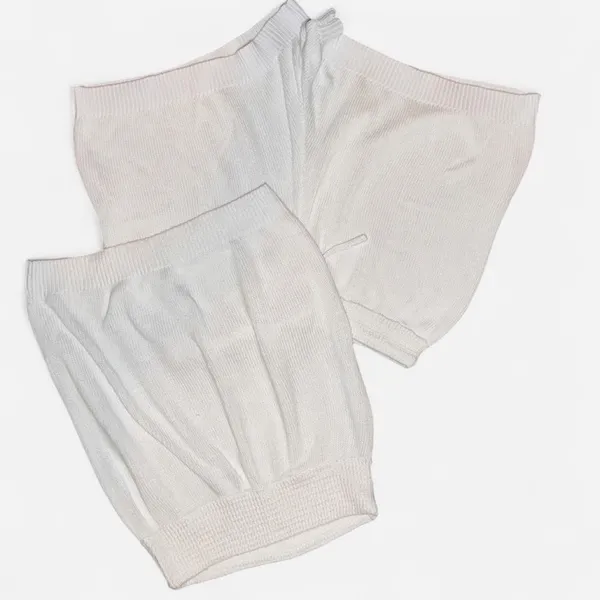Source Unknown 2-Piece White Knit Beach Set with Tube Top and Shorts; Size SMALL - Image 2