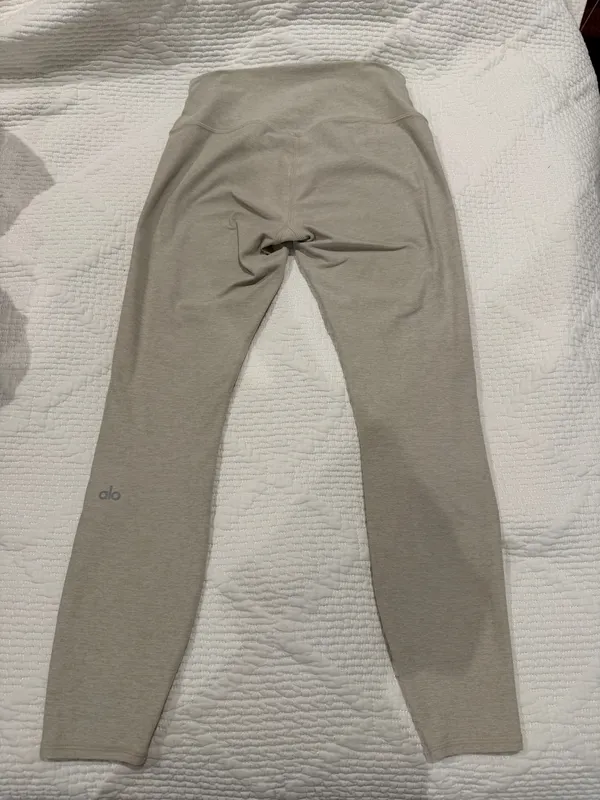 Alo alosoft leggings - Image 4